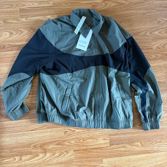 lululemon athletica Olive and Black Windbreaker - Picture 1 of 3